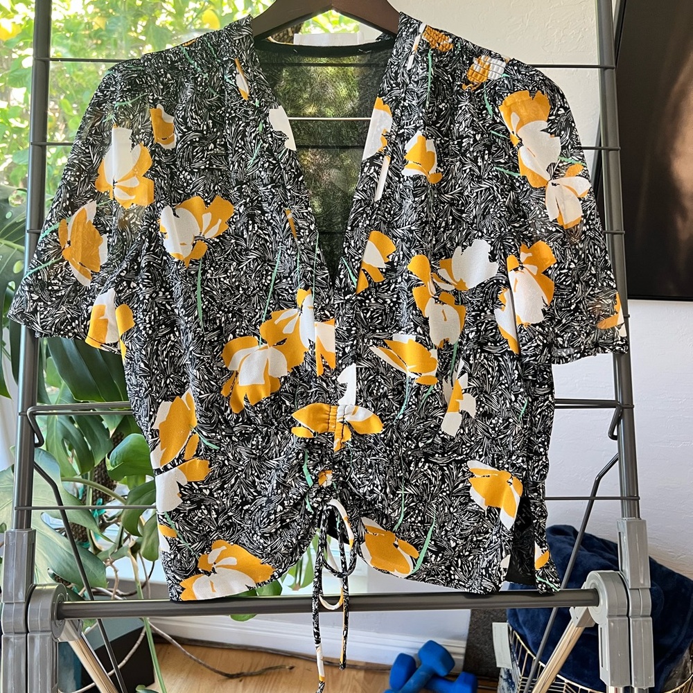 ASTR the Label Rosie Tie Hem Crop Top - Size M